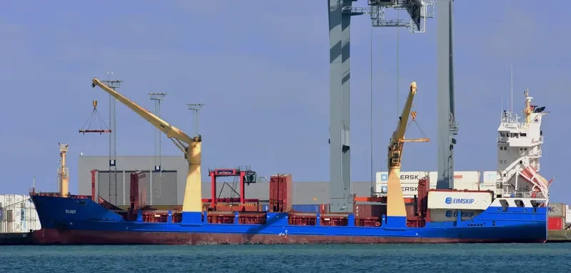 CRYSTAL VLADIVOSTOK Container Ship IMO 9251509 photo 39