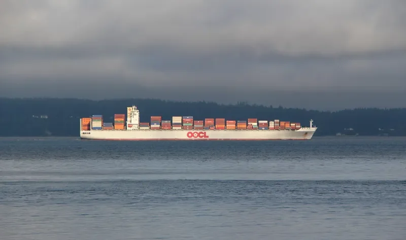 OOCL ROTTERDAM Container Ship IMO 9251999 photo 4
