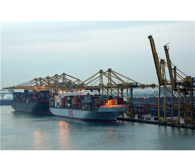 OOCL ROTTERDAM Container Ship IMO 9251999 photo 9