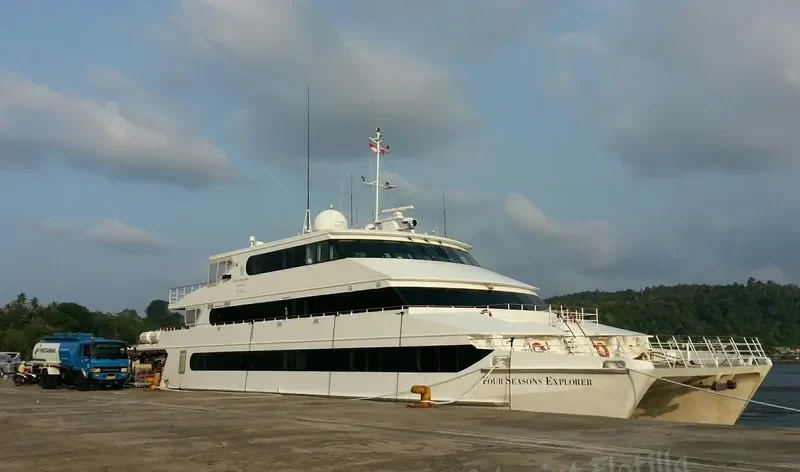 FOUR SEASONS EXPLORER Passenger Ship IMO 9253624 photo 2