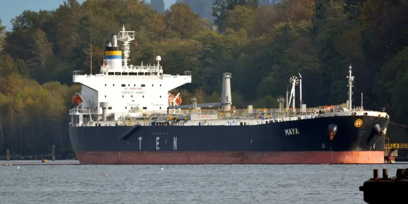 B LUMINOSA Tanker IMO 9256016 photo 4