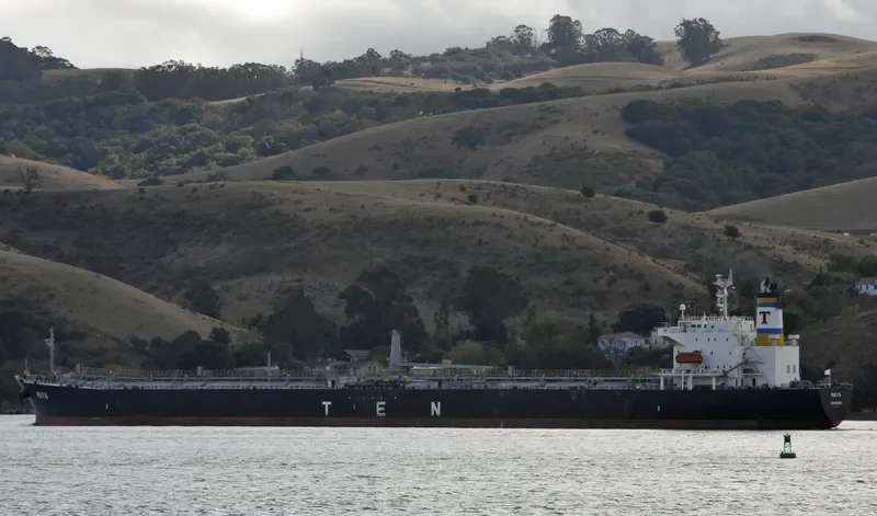 B LUMINOSA Tanker IMO 9256016 photo 5