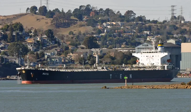 B LUMINOSA Tanker IMO 9256016 photo 7