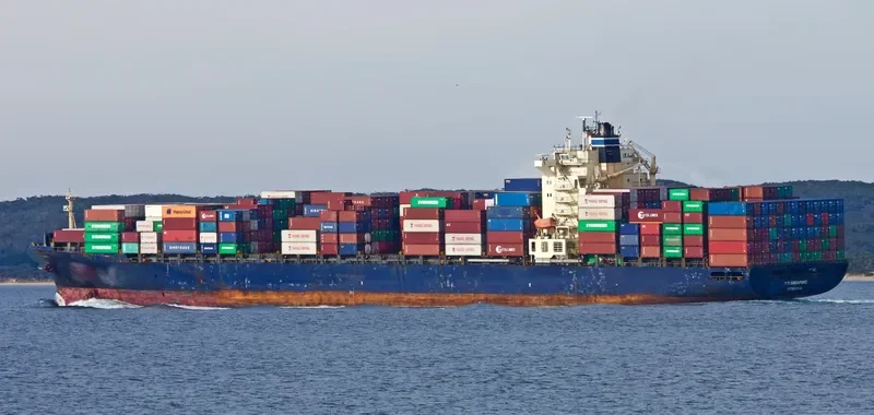 SINGAPORE Container Ship IMO 9256224 photo 5