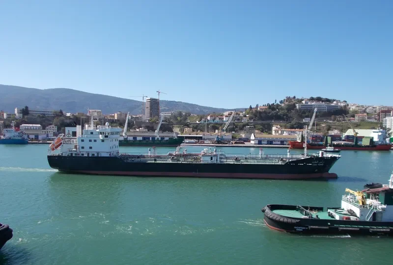 RAS TOMB Tanker IMO 9265392 photo 2