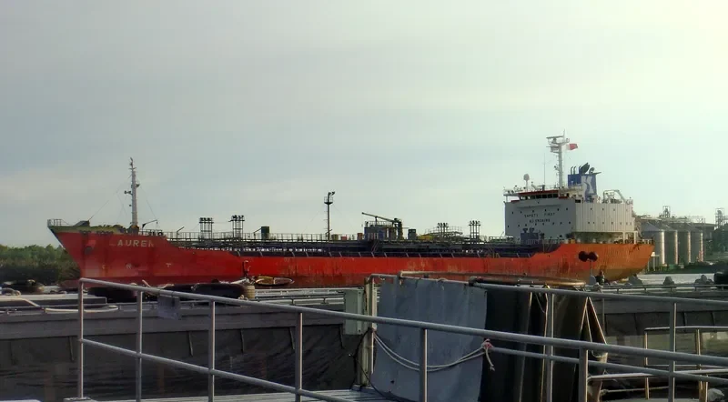 LAUREN Tanker IMO 9266229 photo 7