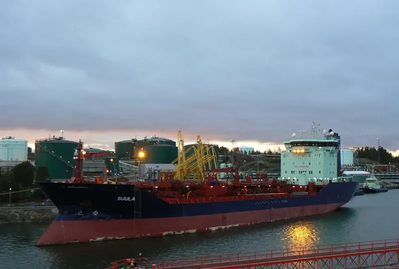 SUULA Tanker IMO 9267560 photo 6