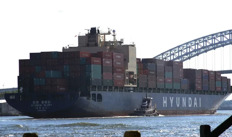 HYUNDAI GLORY Container Ship IMO 9267936 photo 5