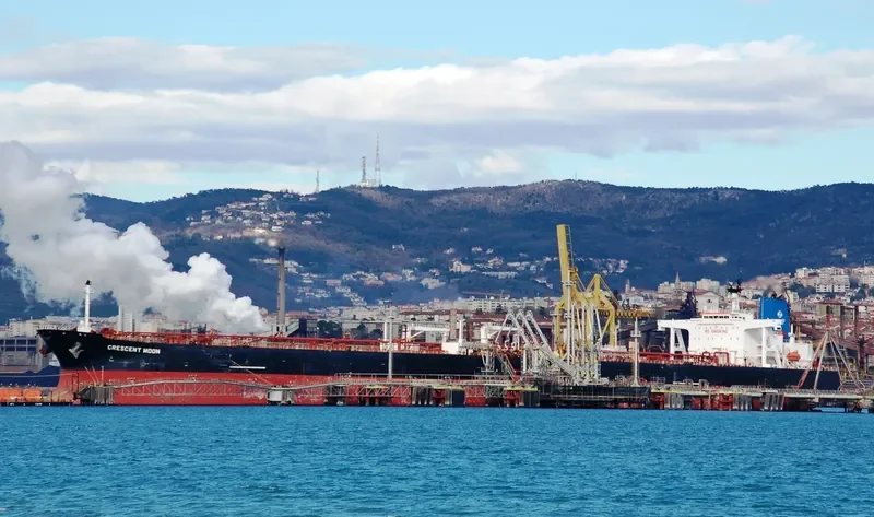 CRESCENT MOON Tanker IMO 9271585 photo 8
