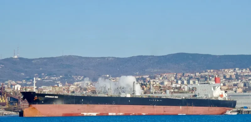AFRAMAX RIO Tanker IMO 9273844 photo 4
