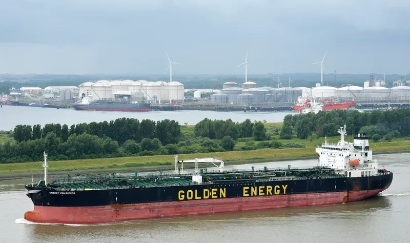 CONQUEROR Tanker IMO 9275660 photo 10