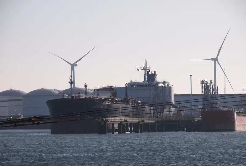 HELLAS Tanker IMO 9275725 photo 9