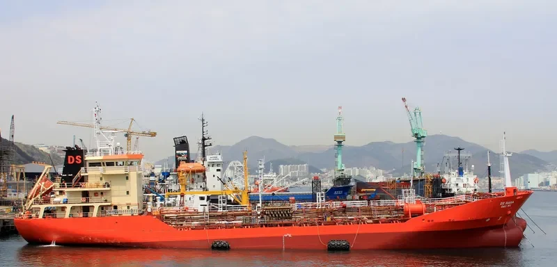 TAEKYUNG LUNA Tanker IMO 9275842 photo 3