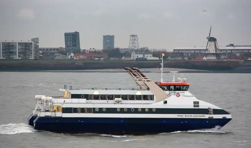 PRINS WILLEM ALEXANDER Passenger Ship IMO 9275945 photo 2
