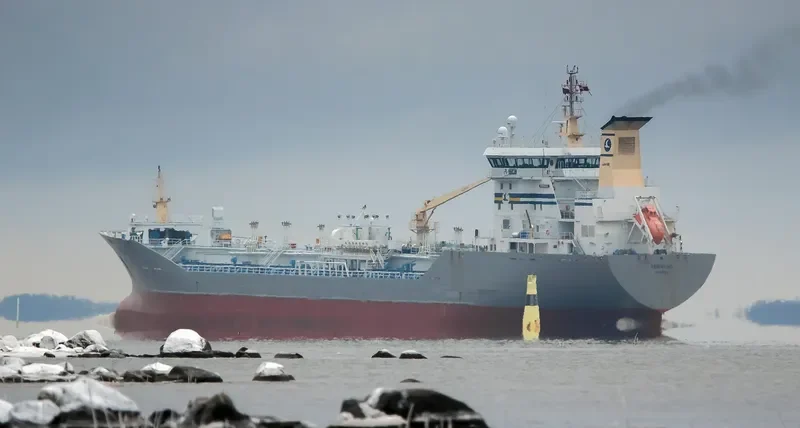 TERNVAG Tanker IMO 9277371 photo 2