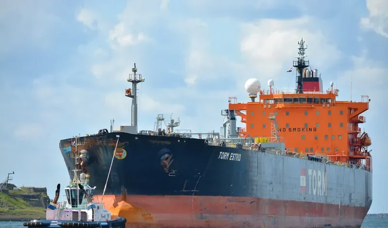 TORM ESTRID Tanker IMO 9277723 photo 2