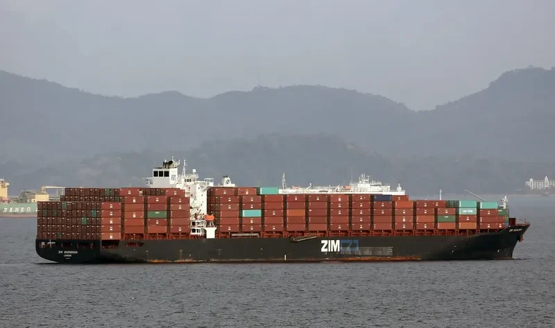 HALIFAX Container Ship IMO 9280859 photo 3