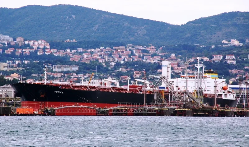 VENICE A Tanker IMO 9283306 photo 8
