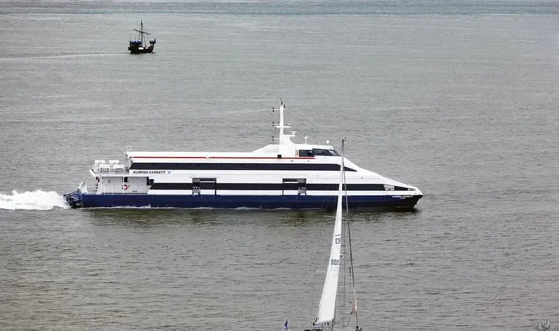 ALMEIDA GARRET Passenger Ship IMO 9283411 photo 2