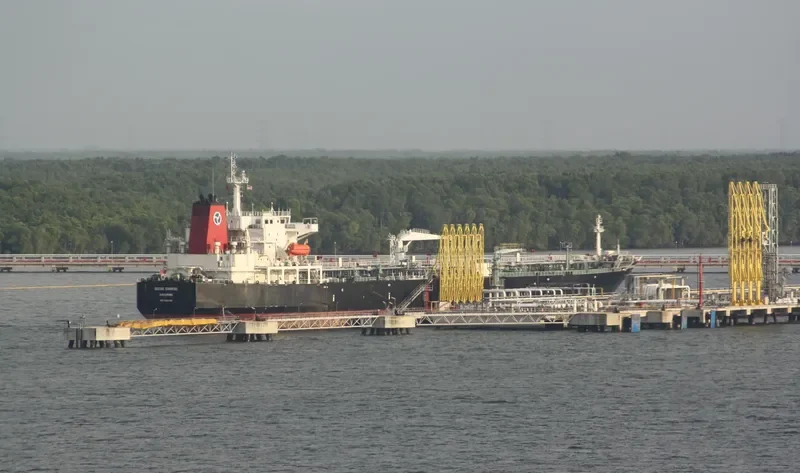 DHAN LAXMI Tanker IMO 9284788 photo 3
