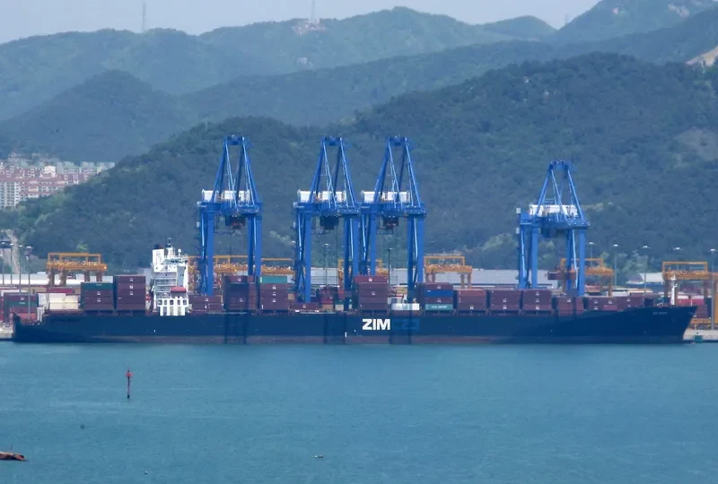 ZIM HAIFA Container Ship IMO 9288904 photo 10