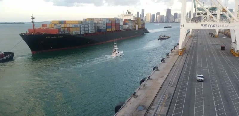 CSL MANHATTAN Container Ship IMO 9289556 photo 4