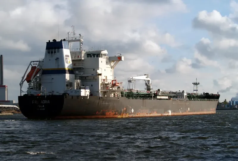 COIPO Tanker IMO 9290610 photo 10