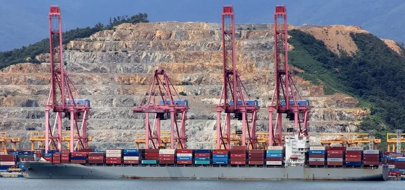 LILA LONDON Container Ship IMO 9293454 photo 4