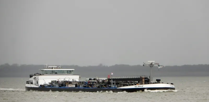 VLAKE Tanker IMO 9295610 photo 3
