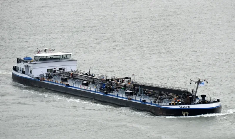 VLAKE Tanker IMO 9295610 photo 6