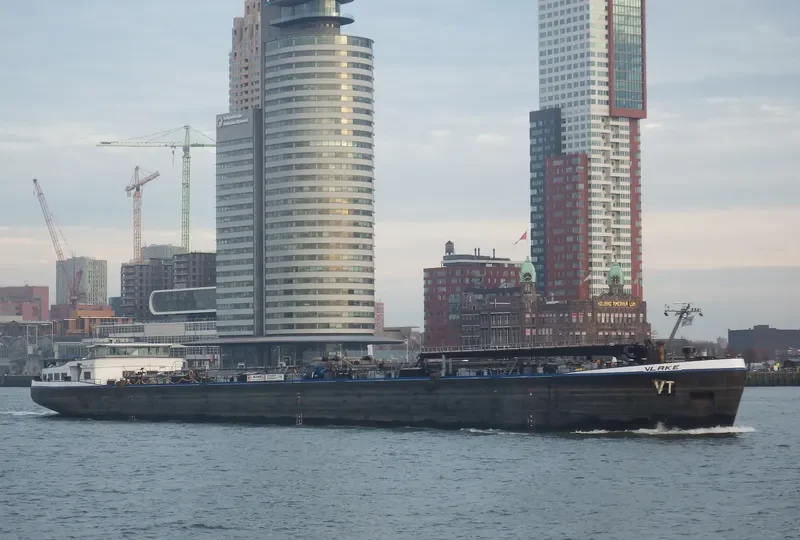 VLAKE Tanker IMO 9295610 photo 9