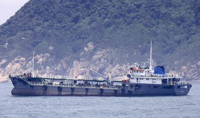 COLOANE Tanker IMO 9296054 photo 2