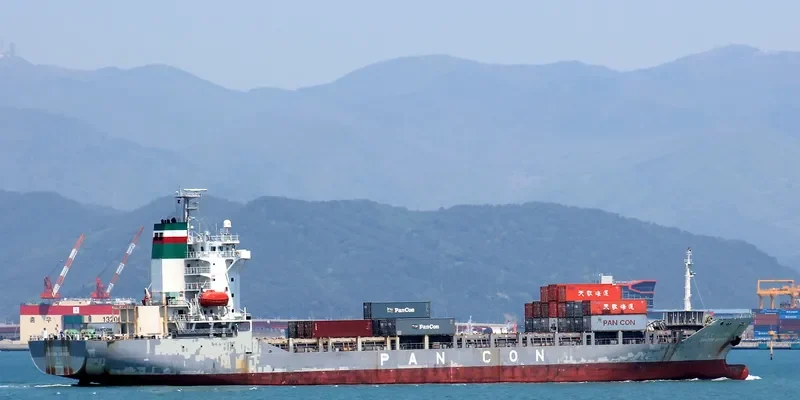 PREMIER Container Ship IMO 9299331 photo 8