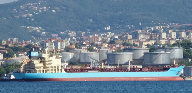 MAERSK BARRY Tanker IMO 9299458 photo 9