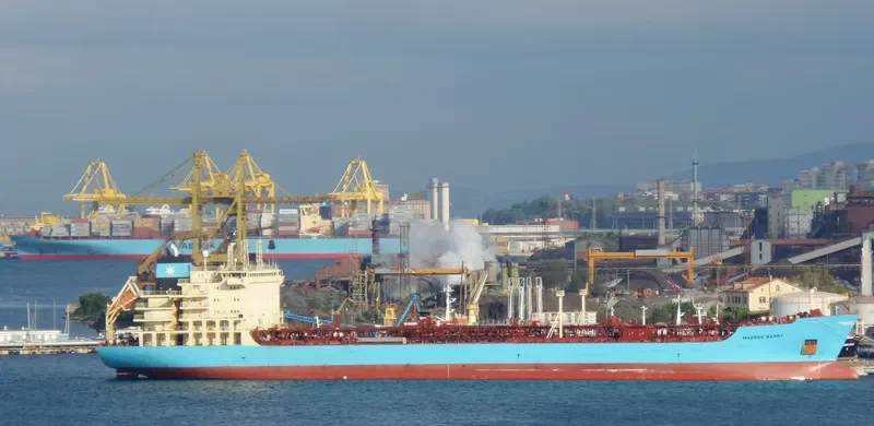 MAERSK BARRY Tanker IMO 9299458 photo 10