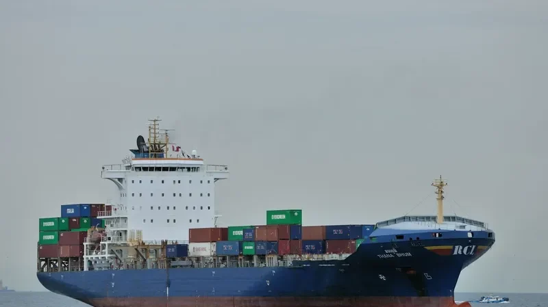 THANA BHUM Container Ship IMO 9300142 photo 7