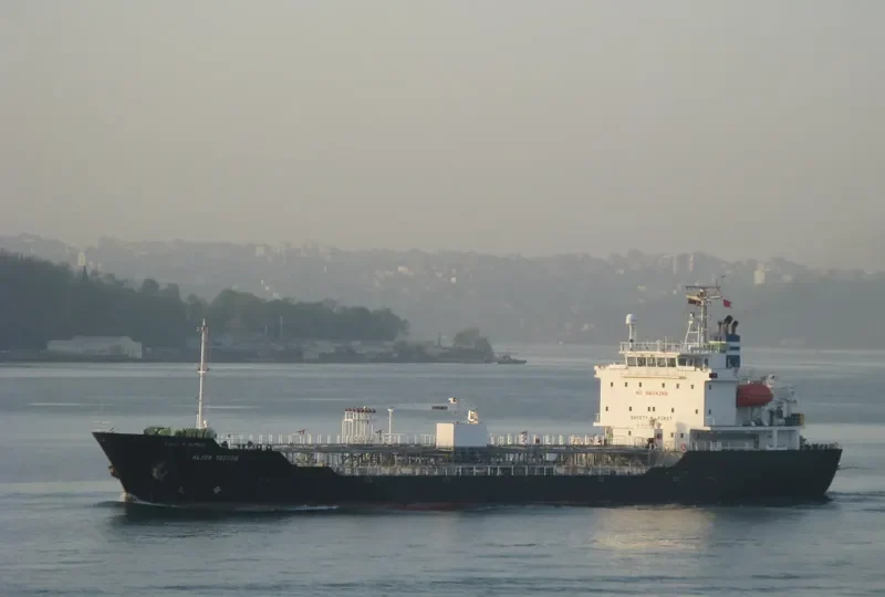 SL MOLAVE Tanker IMO 9301706 photo 2