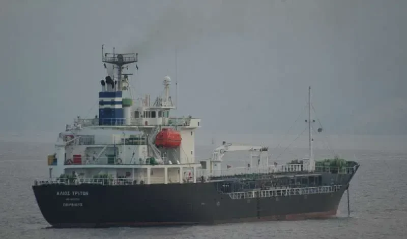SL MOLAVE Tanker IMO 9301706 photo 3