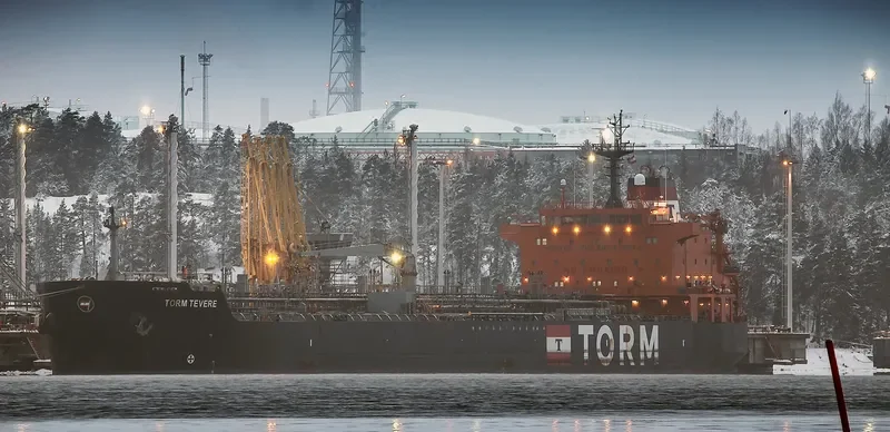 TORM TEVERE Tanker IMO 9302126 photo 2