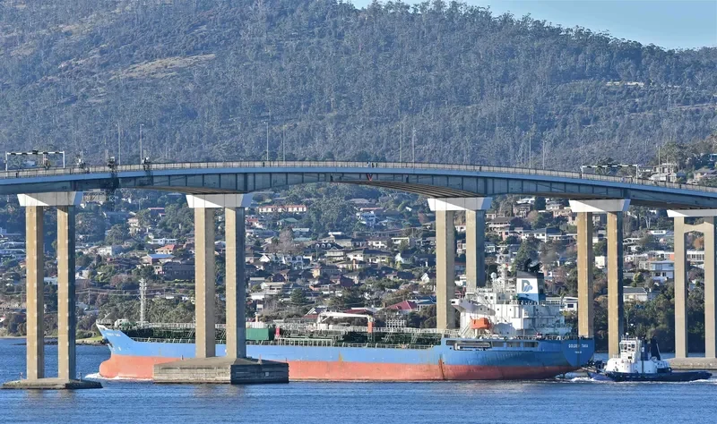 GOLDEN TAKA Tanker IMO 9305544