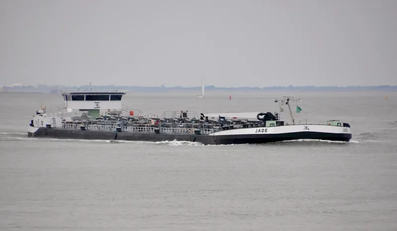 JADE Tanker IMO 9306081 photo 10