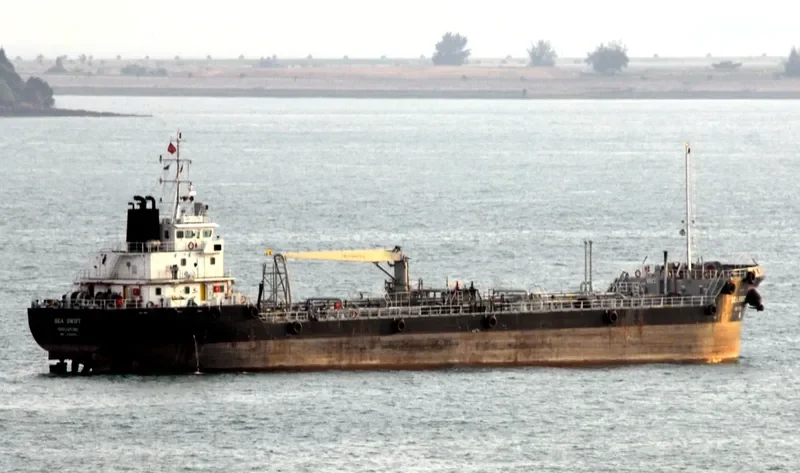 STRAITS DIGNITY Tanker IMO 9306859 photo 4