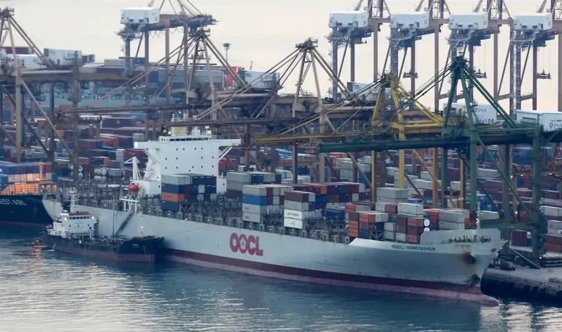 OOCL VANCOUVER Container Ship IMO 9306990 photo 3