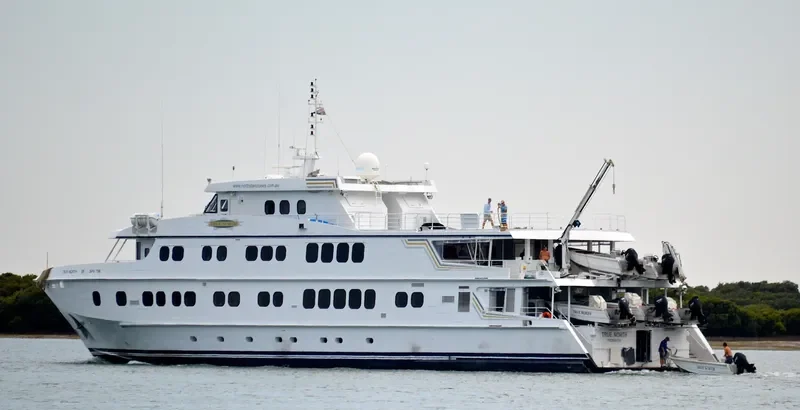 TRUE NORTH Passenger Ship IMO 9308651 photo 4