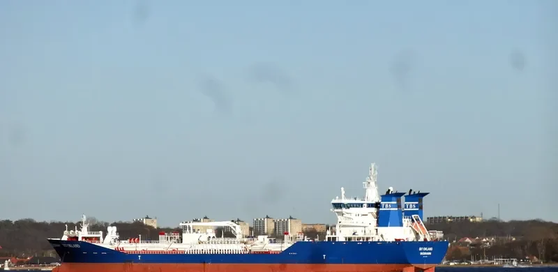 GLOBAL DIGNITY Tanker IMO 9309227 photo 2