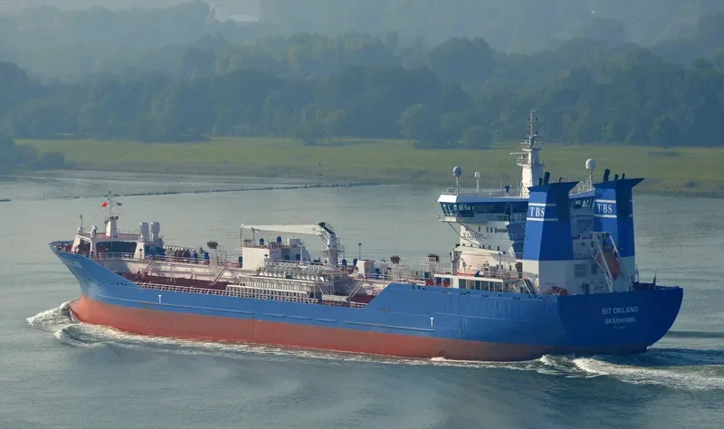 GLOBAL DIGNITY Tanker IMO 9309227 photo 8