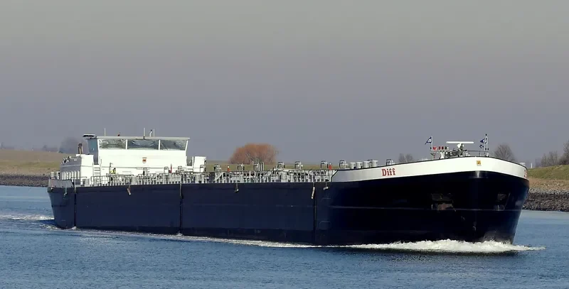 DIFF Tanker IMO 9309758 photo 2