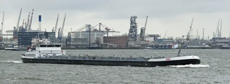 DIFF Tanker IMO 9309758 photo 5