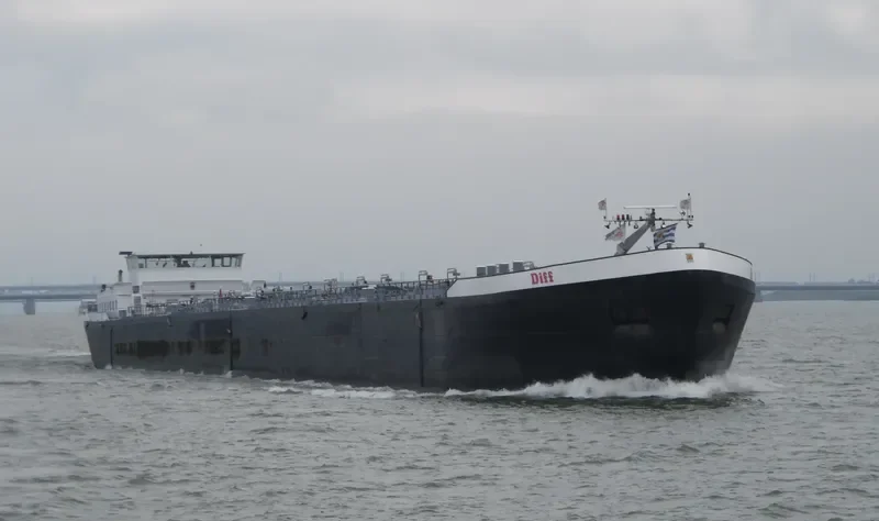 DIFF Tanker IMO 9309758 photo 7
