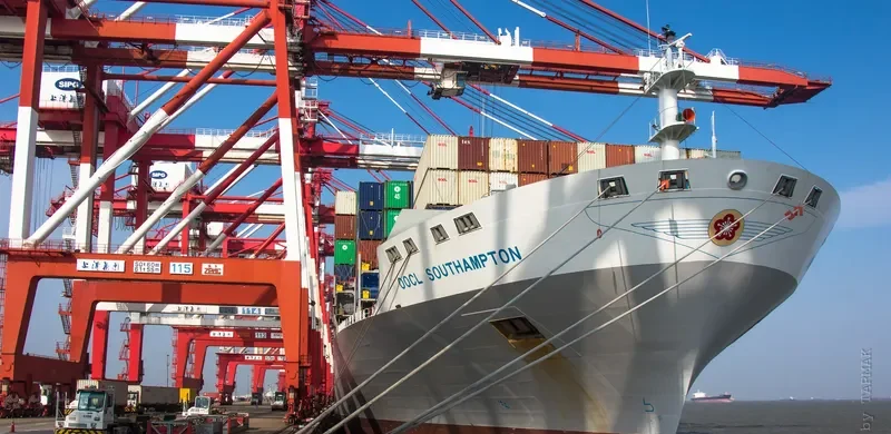 OOCL SOUTHAMPTON Container Ship IMO 9310240